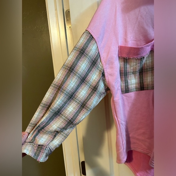 Vici front and center pink and plaid shacket size s - Picture 4 of 8